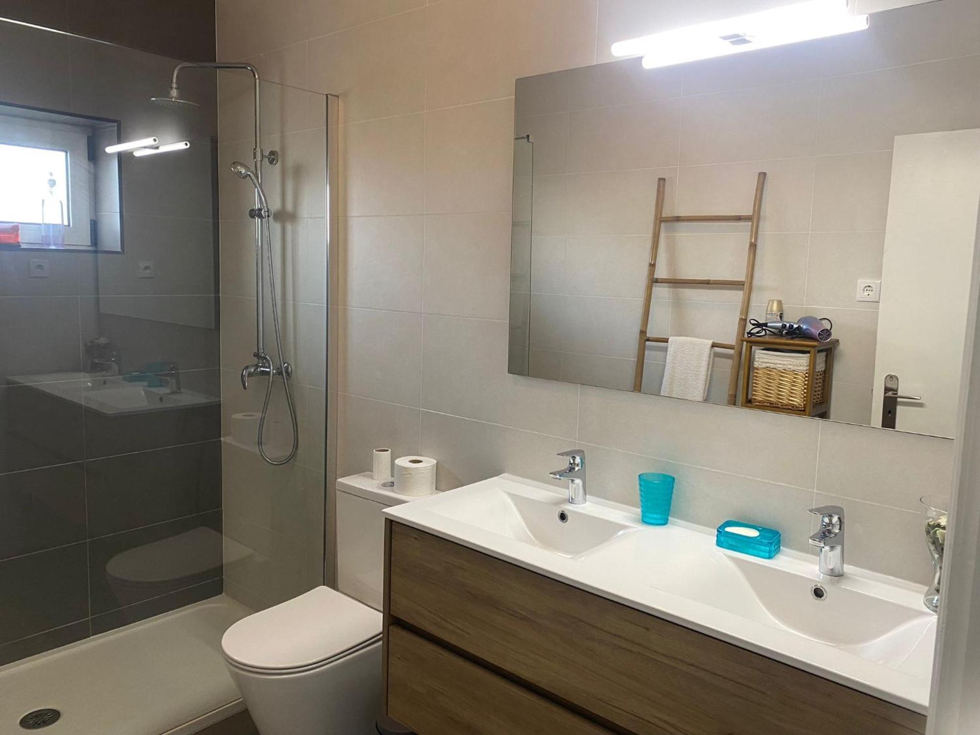 O Ninho 94 Apartment วีลาปรายา เด อันโกรา ภายนอก รูปภาพ